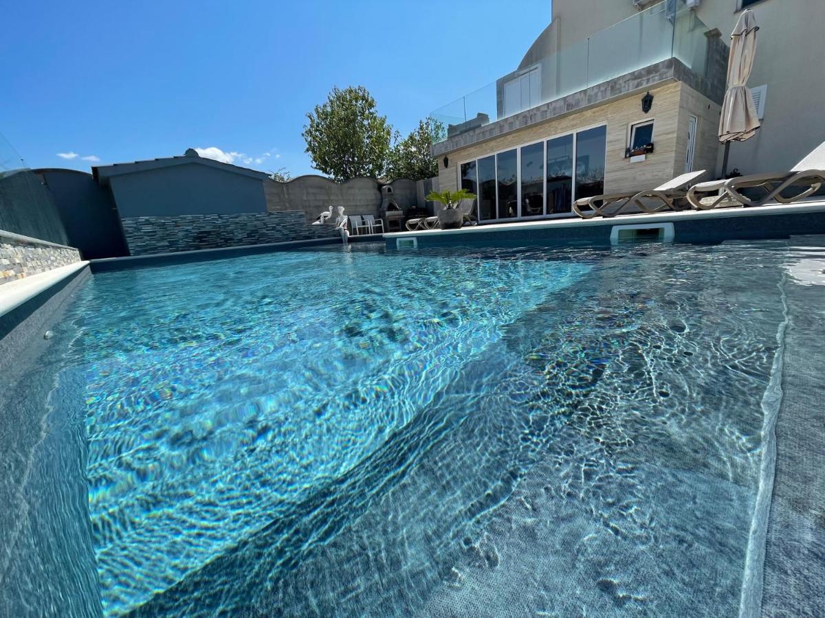 Croliday Apartment With Pool Nin Vrsi Eksteriør billede